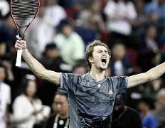 新秀奥尼尔挤掉尤因成为全明星首发